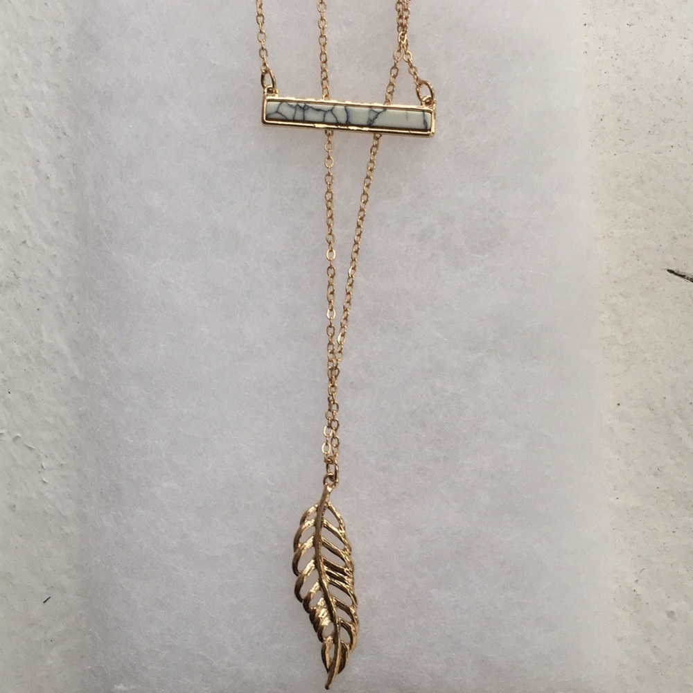 Romolo bar and feather layer necklace